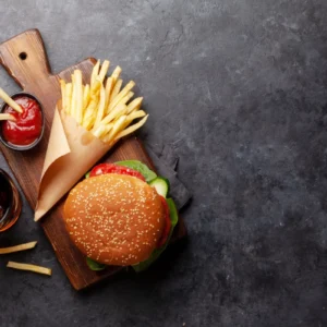ToF Behang eten patat, burger met cola