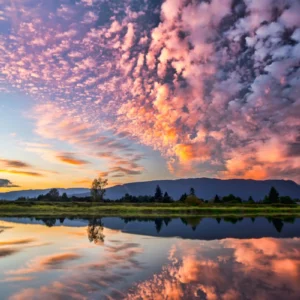 ToF Behang landschap met roze lucht en weerspiegeling in het water