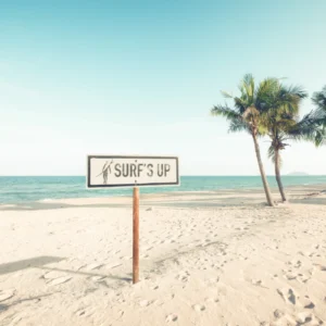 ToF Behang strand met bordje surfers