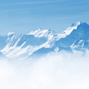 ToF Behang sneeuw bergen door de mist