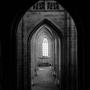 ToF Fotobehang zwart-wit oude gang in kerk of kathedraal