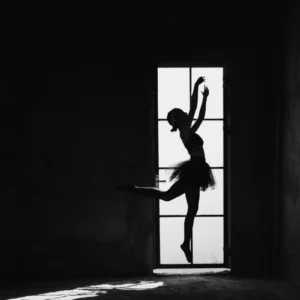 ToF Fotobehang zwart-wit balletdanseres voor raam