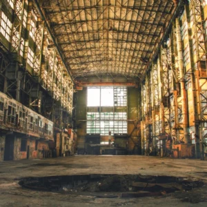 ToF Fotobehang industrieel interieur van een oud fabrieksgebouw