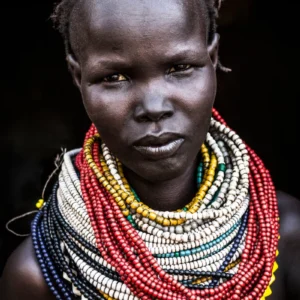 ToF Fotobehang cultuur portret van vrouw van Arbore-stam