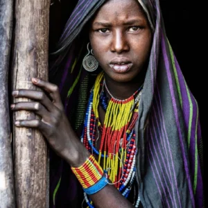 ToF Fotobehang cultuur portret van meisje van Arbore-stam