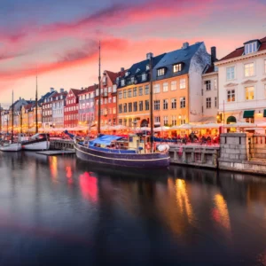 ToF Behang stad haven met gekleurde huisjes in Kopenhagen