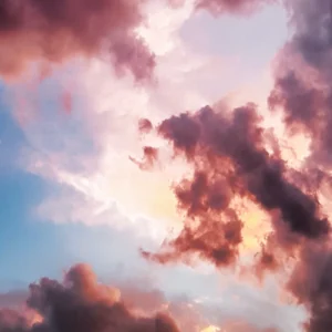 ToF Behang wolken donker met roze kleur